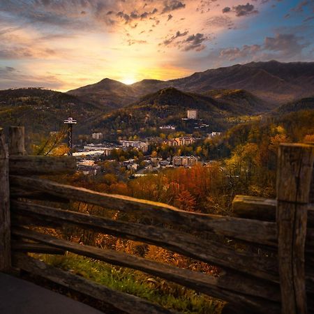 Whispering Winds, Hot Tub, Game Room, Wifi, 1089 Free Tickets Each Paid Day, Dollywood And More Gatlinburg Extérieur photo
