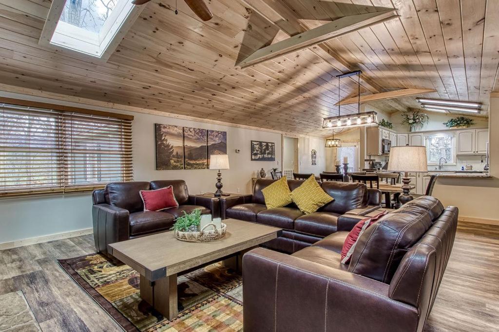 Whispering Winds, Hot Tub, Game Room, Wifi, 1089 Free Tickets Each Paid Day, Dollywood And More Gatlinburg Extérieur photo
