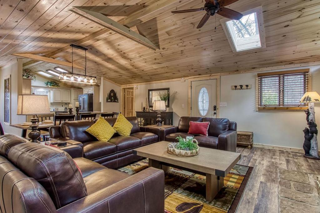 Whispering Winds, Hot Tub, Game Room, Wifi, 1089 Free Tickets Each Paid Day, Dollywood And More Gatlinburg Extérieur photo