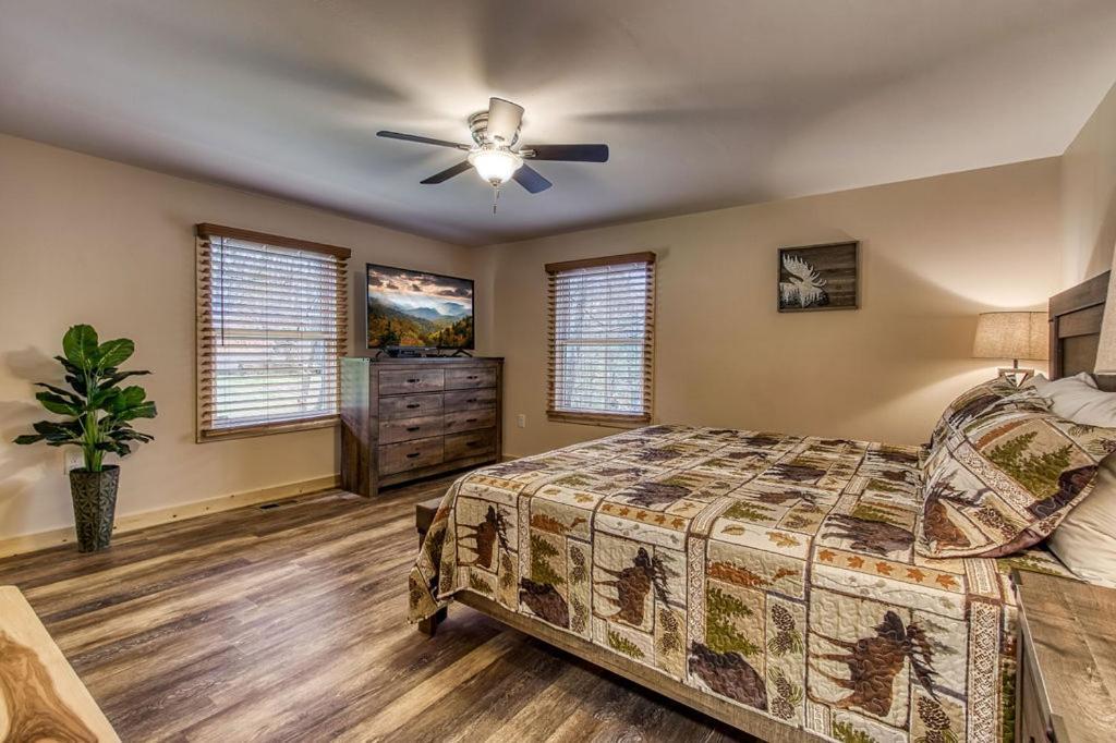 Whispering Winds, Hot Tub, Game Room, Wifi, 1089 Free Tickets Each Paid Day, Dollywood And More Gatlinburg Extérieur photo