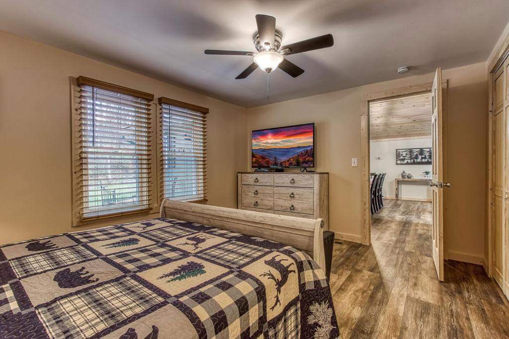 Whispering Winds, Hot Tub, Game Room, Wifi, 1089 Free Tickets Each Paid Day, Dollywood And More Gatlinburg Extérieur photo