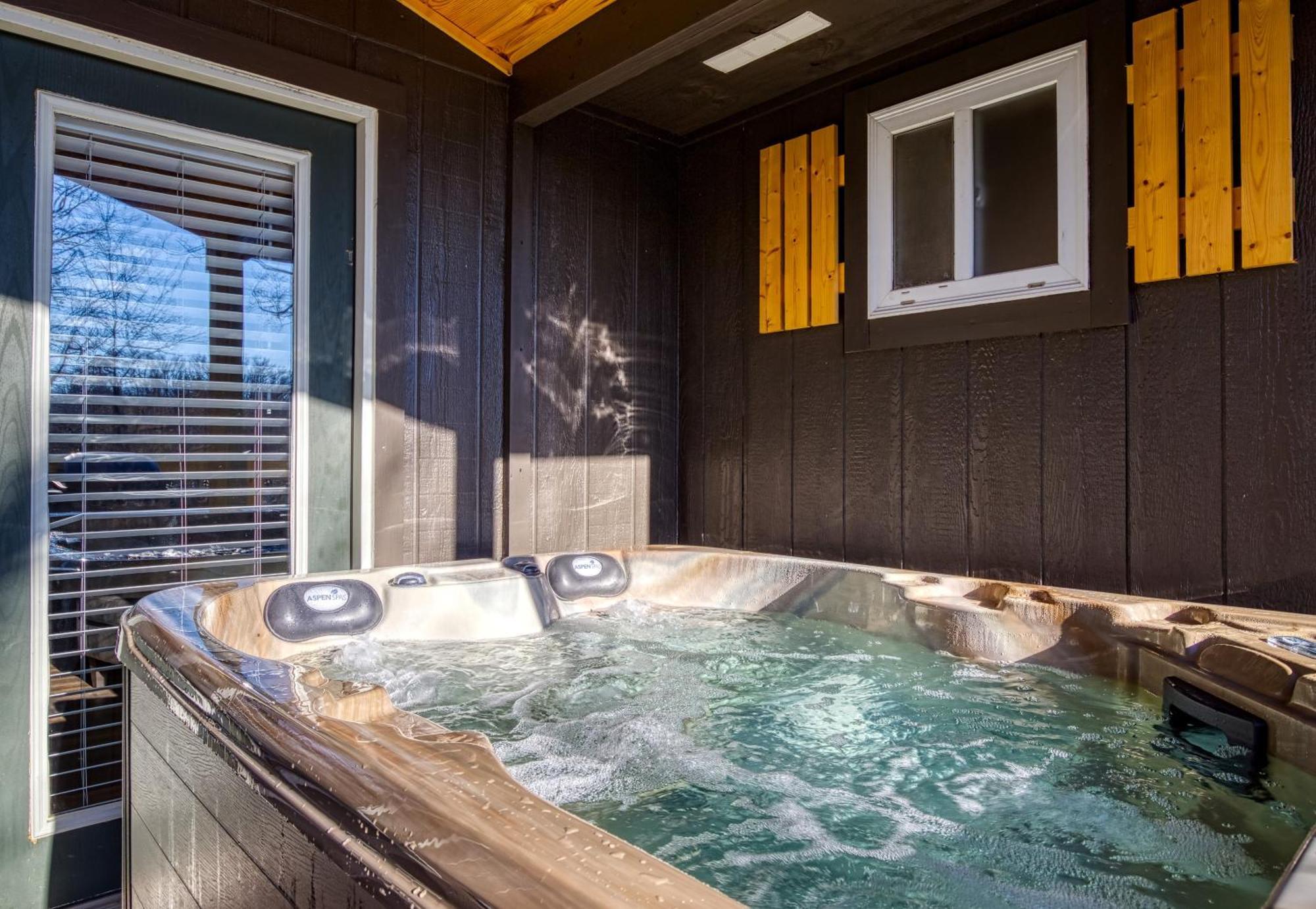 Whispering Winds, Hot Tub, Game Room, Wifi, 1089 Free Tickets Each Paid Day, Dollywood And More Gatlinburg Extérieur photo