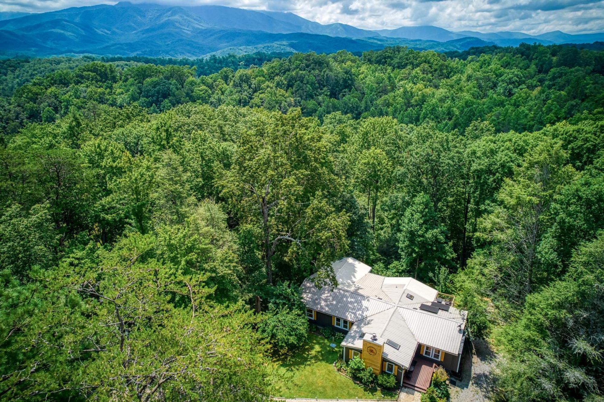 Whispering Winds, Hot Tub, Game Room, Wifi, 1089 Free Tickets Each Paid Day, Dollywood And More Gatlinburg Extérieur photo